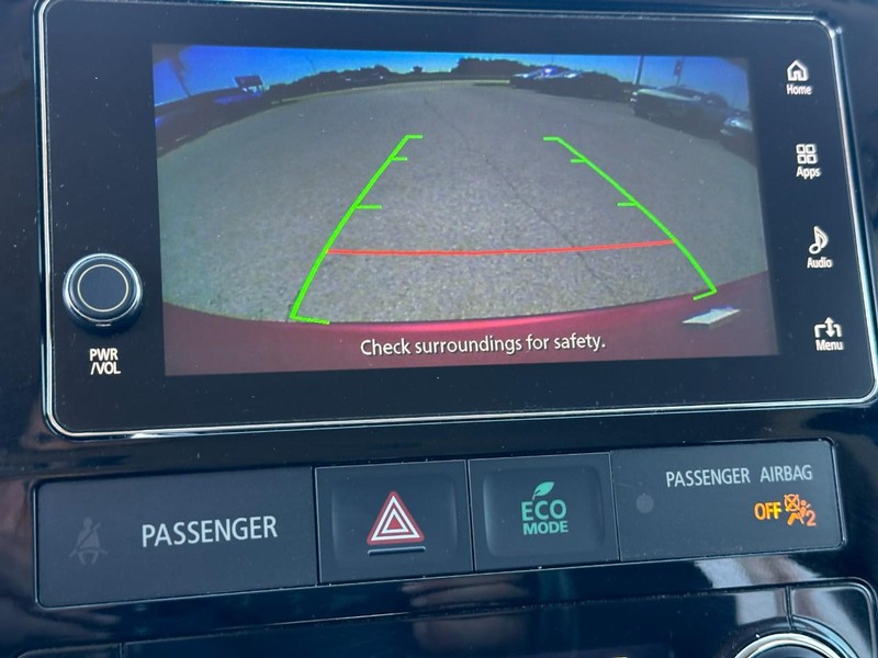 Mitsubishi Outlander Vehicle Full-screen Gallery Image 22