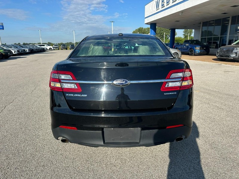 Ford Taurus Vehicle Full-screen Gallery Image 4