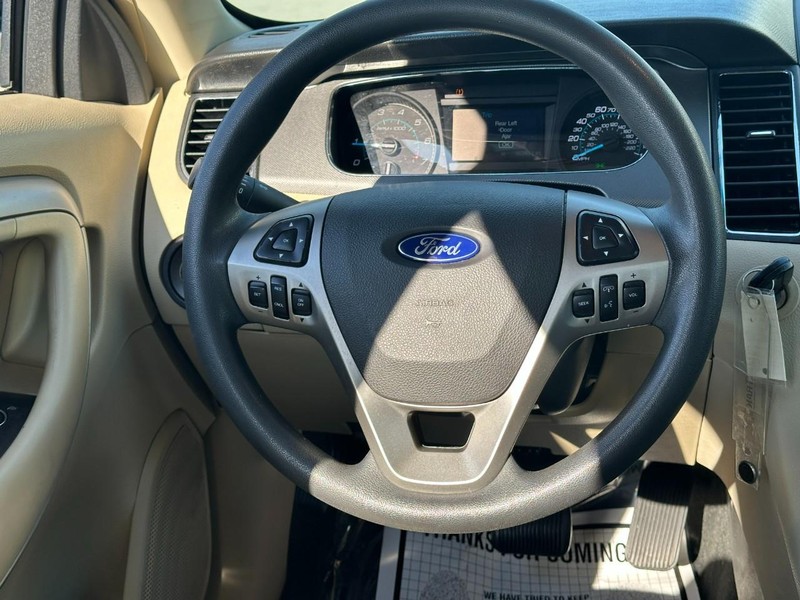 Ford Taurus Vehicle Full-screen Gallery Image 11