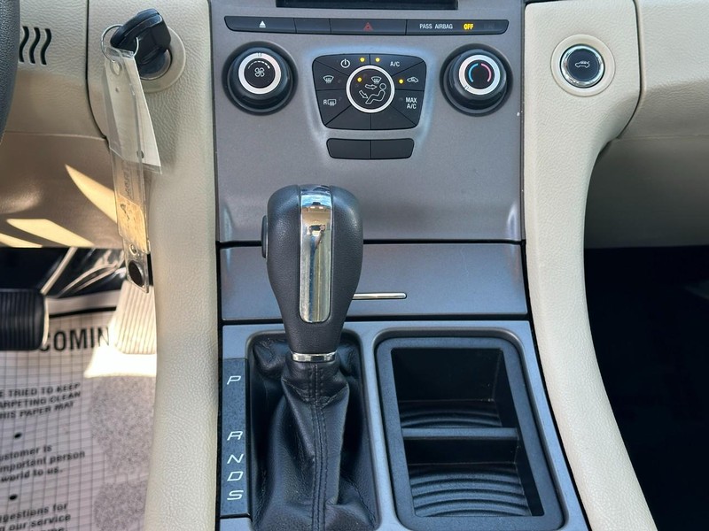 Ford Taurus Vehicle Full-screen Gallery Image 13