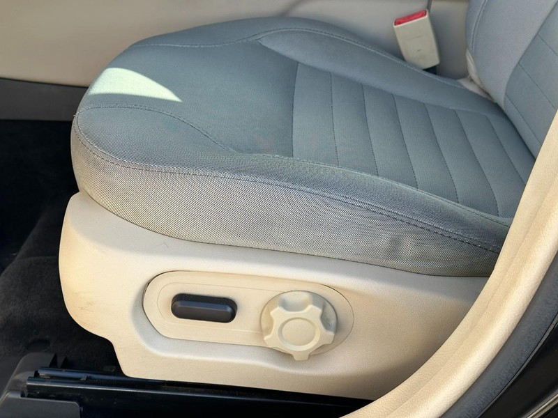 Ford Taurus Vehicle Full-screen Gallery Image 16