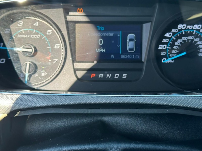 Ford Taurus Vehicle Full-screen Gallery Image 19