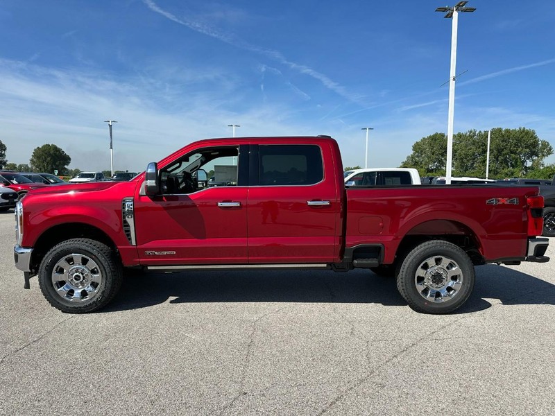 Ford Super Duty F-250 SRW Vehicle Full-screen Gallery Image 2