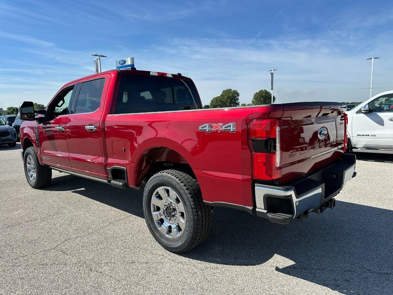 Ford Super Duty F-250 SRW Vehicle Full-screen Gallery Image 3