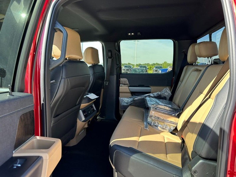 Ford Super Duty F-250 SRW Vehicle Full-screen Gallery Image 4