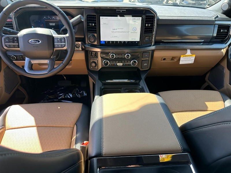 Ford Super Duty F-250 SRW Vehicle Full-screen Gallery Image 5