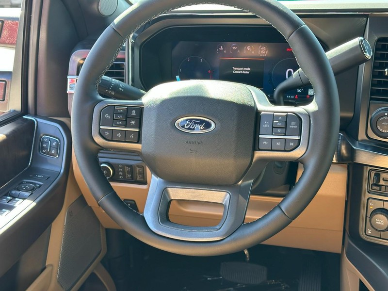 Ford Super Duty F-250 SRW Vehicle Full-screen Gallery Image 6