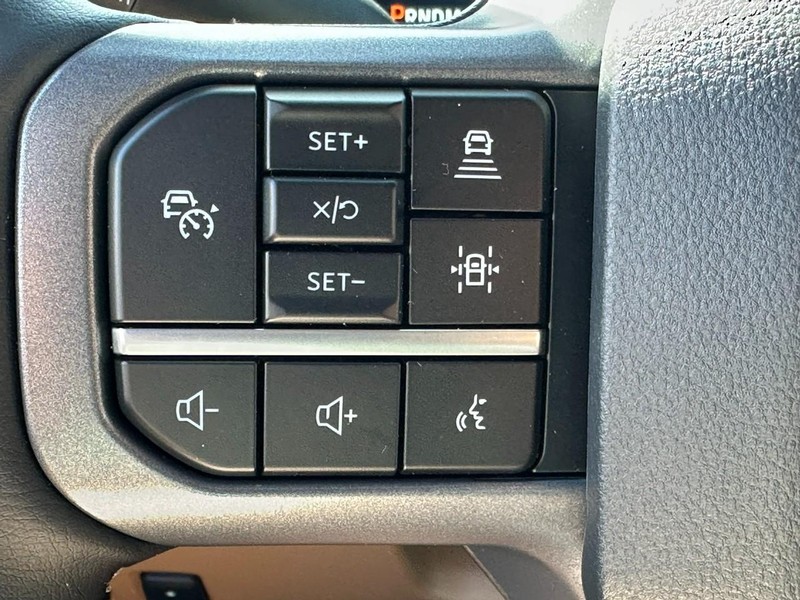 Ford Super Duty F-250 SRW Vehicle Full-screen Gallery Image 12