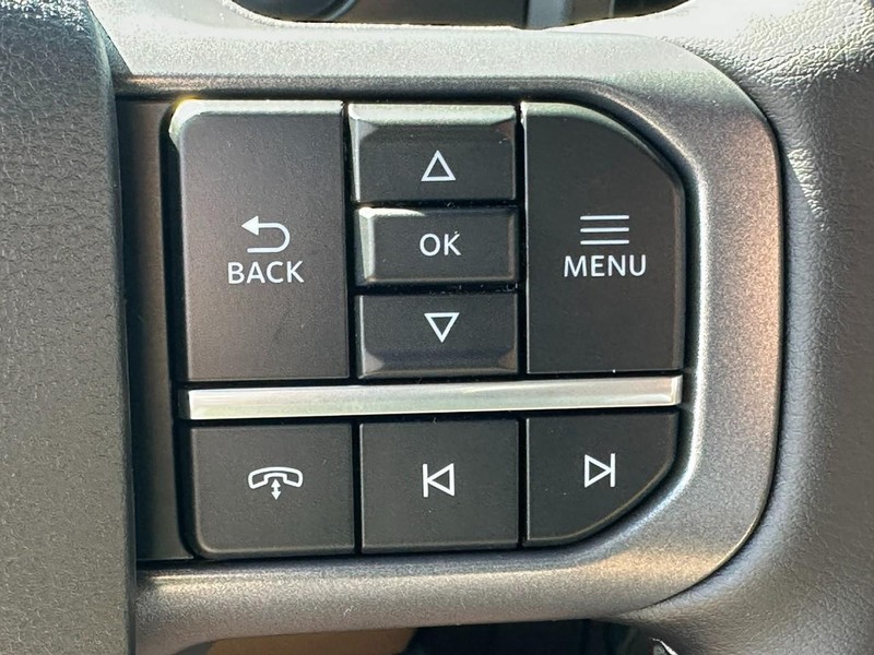 Ford Super Duty F-250 SRW Vehicle Full-screen Gallery Image 13