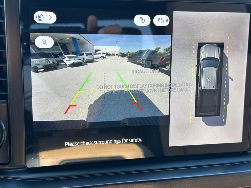 Ford Super Duty F-250 SRW Vehicle Full-screen Gallery Image 17