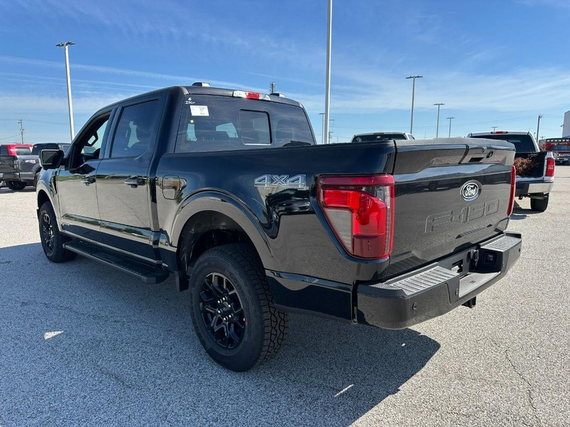 Ford F-150 Vehicle Full-screen Gallery Image 3