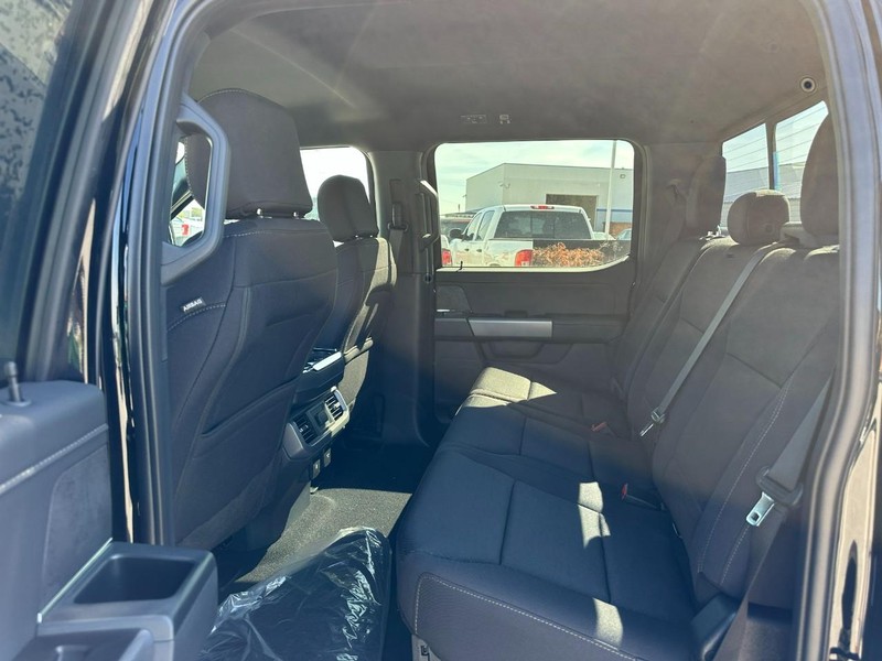 Ford F-150 Vehicle Full-screen Gallery Image 4