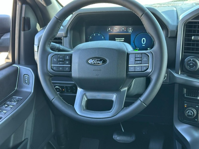 Ford F-150 Vehicle Full-screen Gallery Image 6