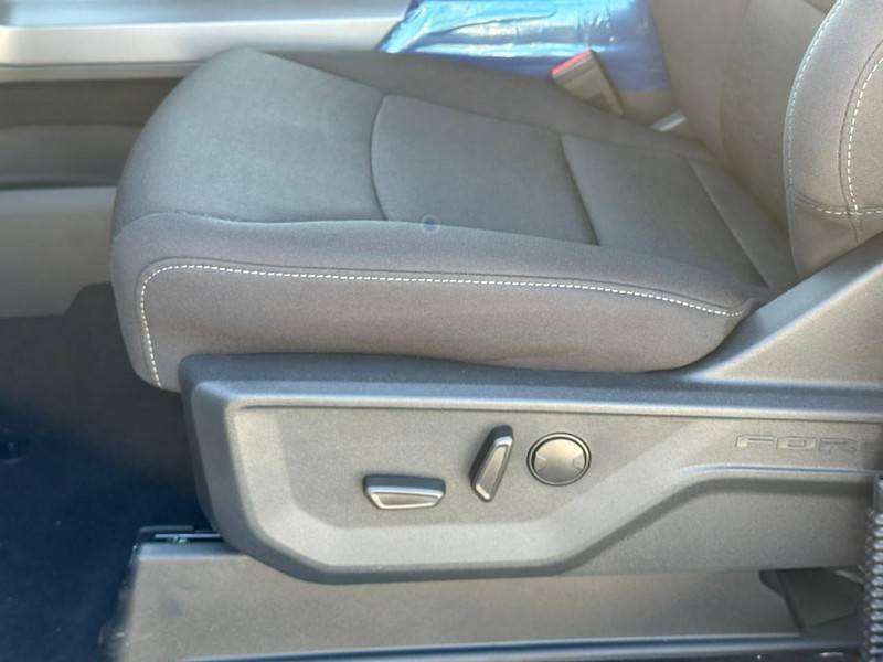 Ford F-150 Vehicle Full-screen Gallery Image 10