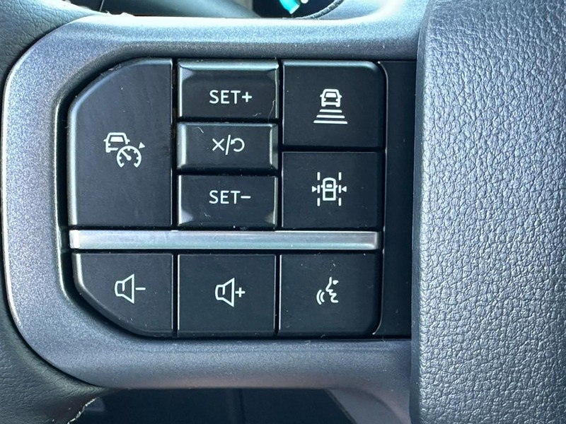 Ford F-150 Vehicle Full-screen Gallery Image 11