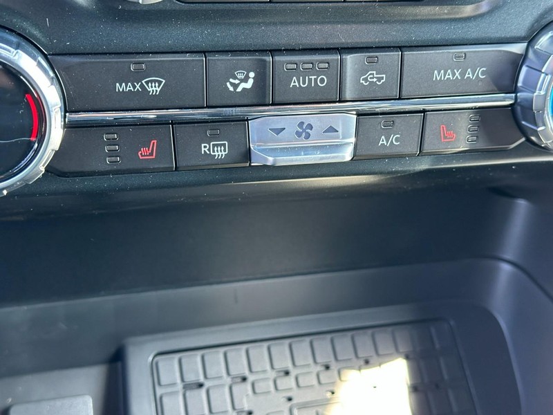 Ford F-150 Vehicle Full-screen Gallery Image 14