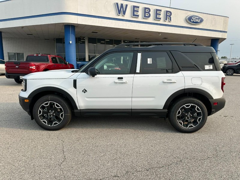Ford Bronco Sport Vehicle Full-screen Gallery Image 2
