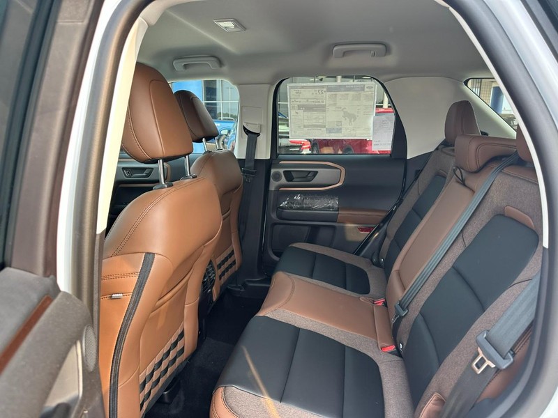 Ford Bronco Sport Vehicle Full-screen Gallery Image 4