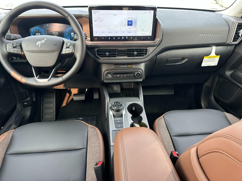 Ford Bronco Sport Vehicle Full-screen Gallery Image 5