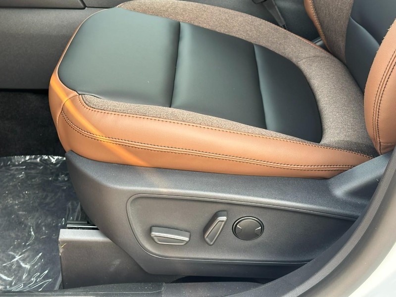 Ford Bronco Sport Vehicle Full-screen Gallery Image 11