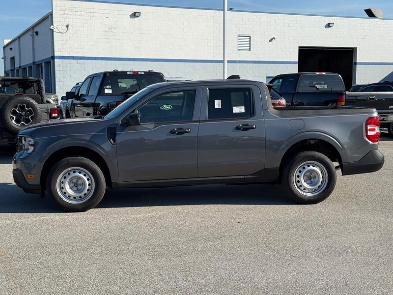 Ford Maverick Vehicle Full-screen Gallery Image 2