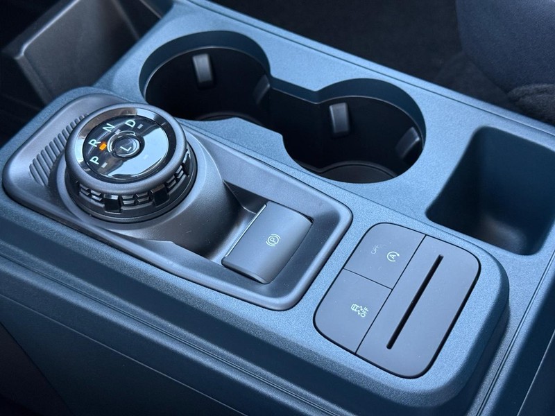 Ford Maverick Vehicle Full-screen Gallery Image 13