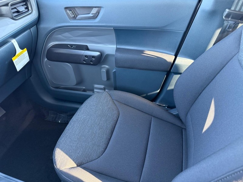 Ford Maverick Vehicle Full-screen Gallery Image 14