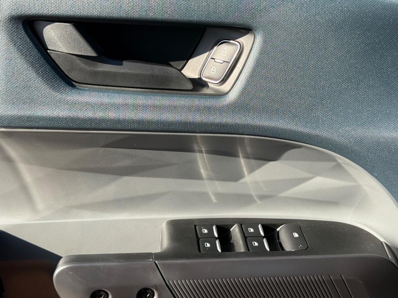 Ford Maverick Vehicle Full-screen Gallery Image 15