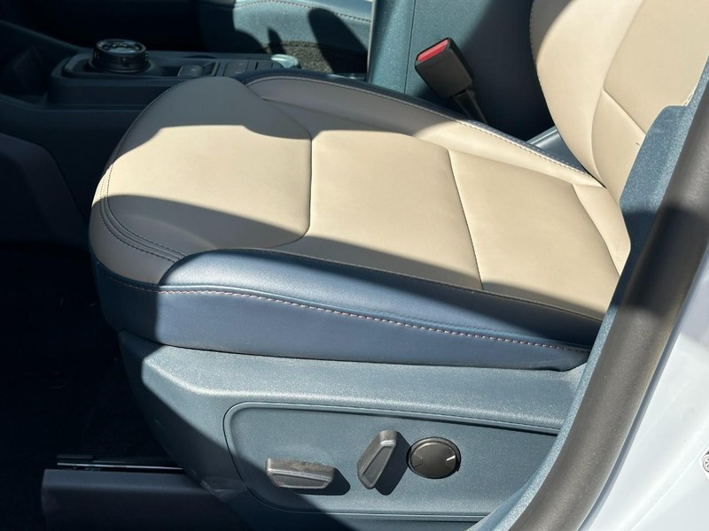 Ford Maverick Vehicle Full-screen Gallery Image 11