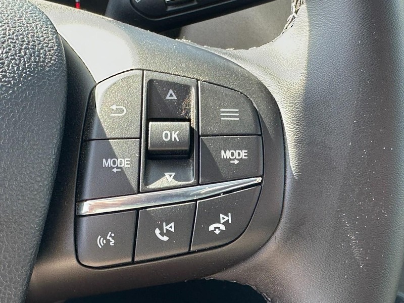 Ford Maverick Vehicle Full-screen Gallery Image 13