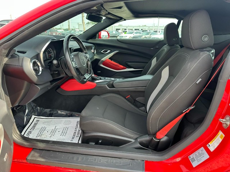 Chevrolet Camaro Vehicle Full-screen Gallery Image 12