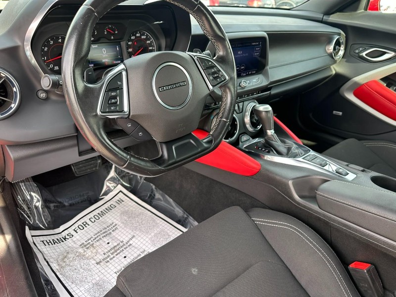 Chevrolet Camaro Vehicle Full-screen Gallery Image 13