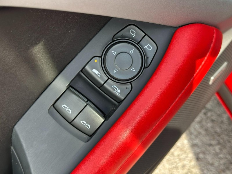 Chevrolet Camaro Vehicle Full-screen Gallery Image 14