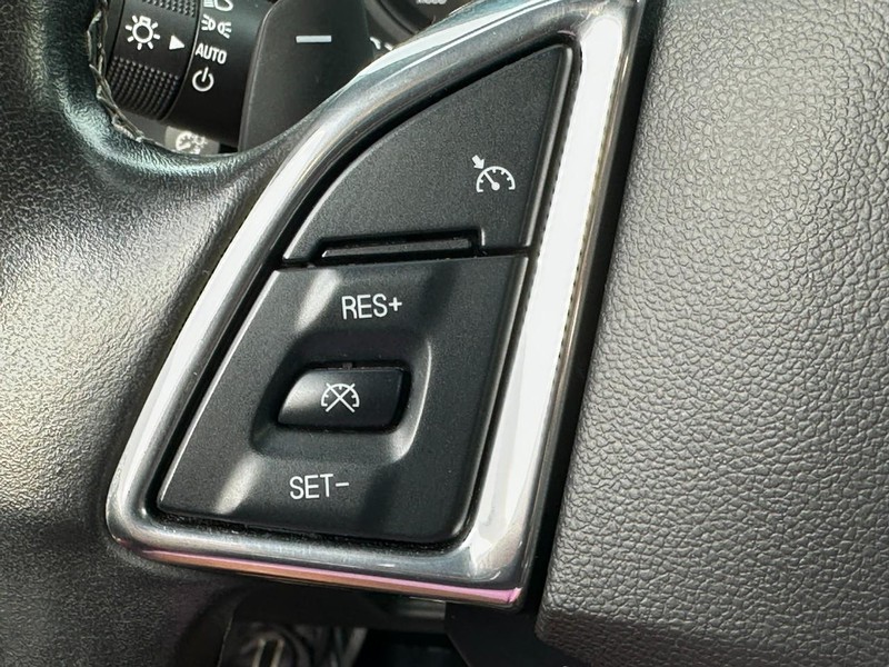 Chevrolet Camaro Vehicle Full-screen Gallery Image 16