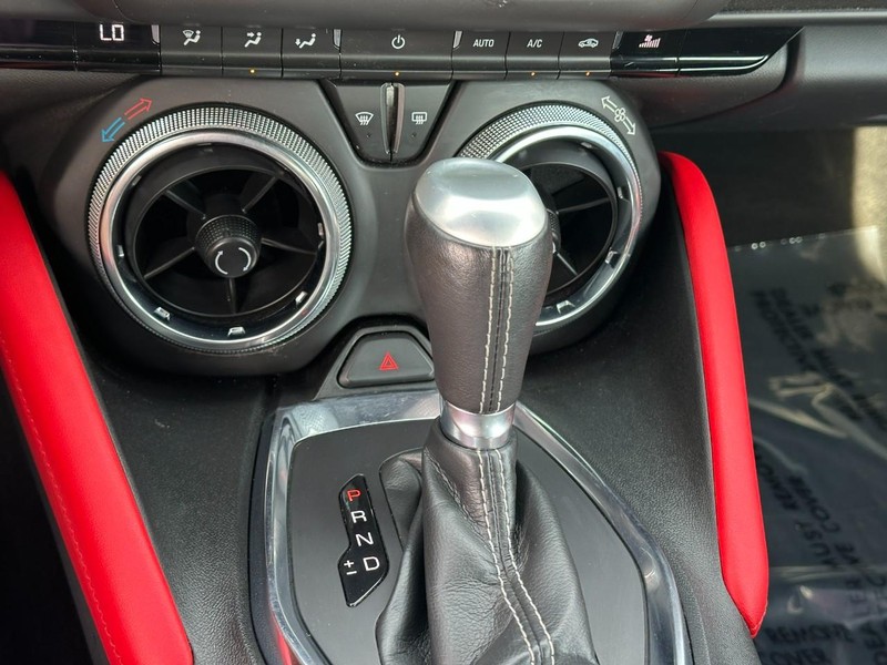 Chevrolet Camaro Vehicle Full-screen Gallery Image 20