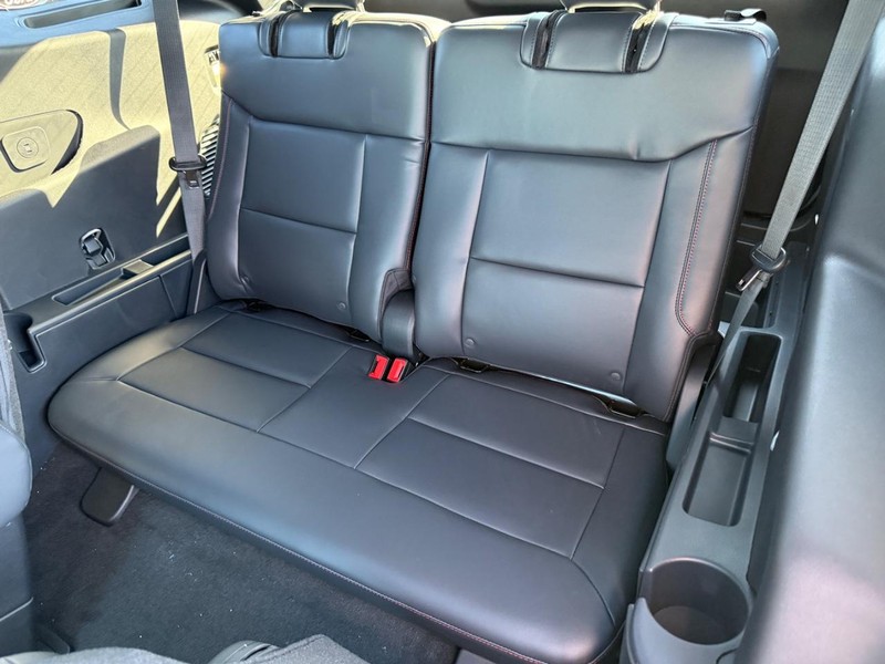 Ford Explorer Vehicle Full-screen Gallery Image 5