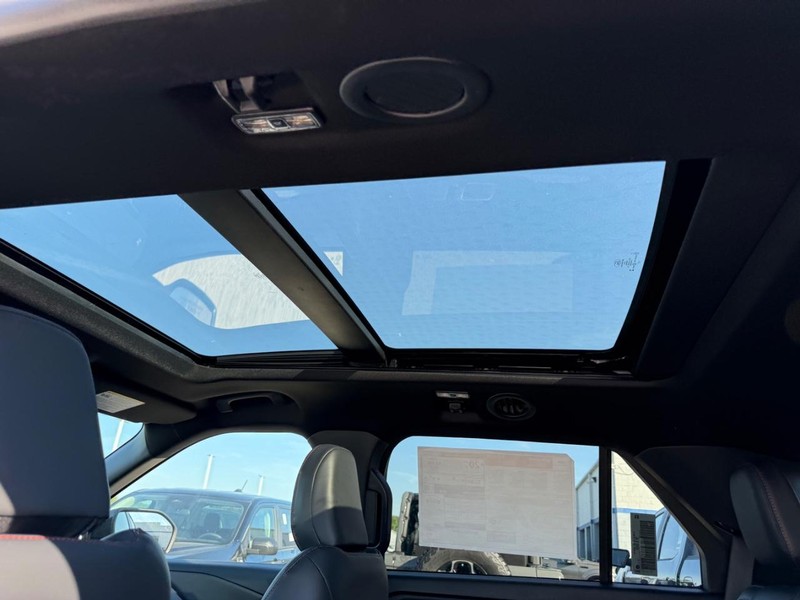 Ford Explorer Vehicle Full-screen Gallery Image 7