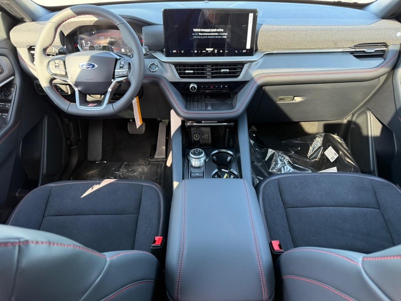 Ford Explorer Vehicle Full-screen Gallery Image 9