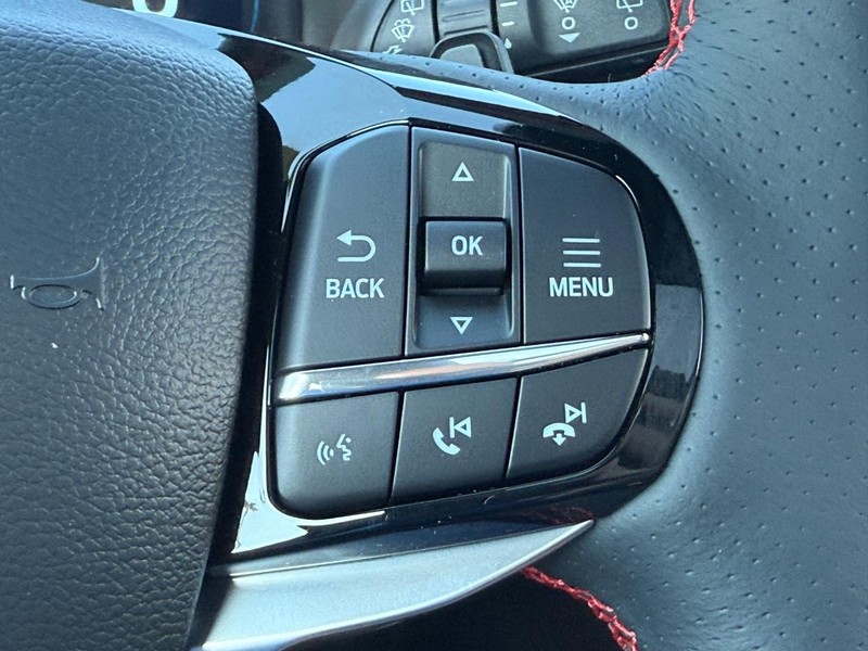 Ford Explorer Vehicle Full-screen Gallery Image 12