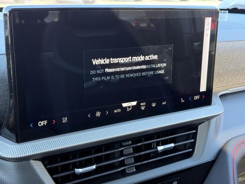 Ford Explorer Vehicle Full-screen Gallery Image 14