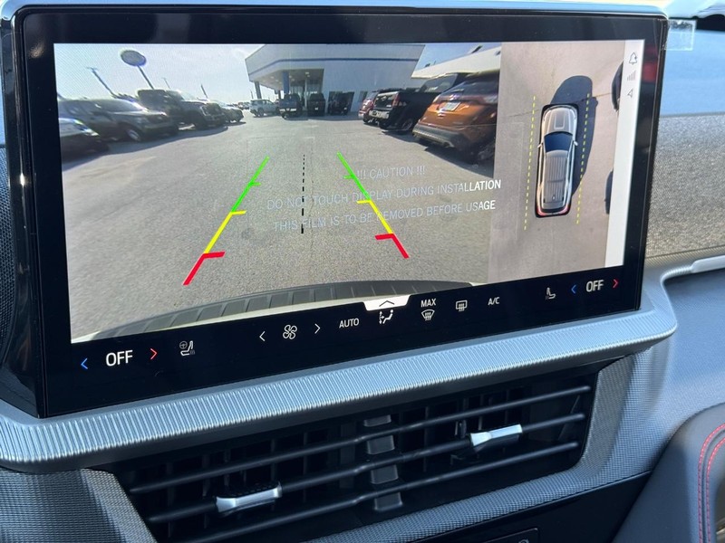 Ford Explorer Vehicle Full-screen Gallery Image 15