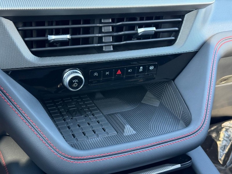 Ford Explorer Vehicle Full-screen Gallery Image 16