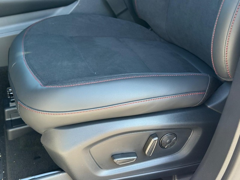 Ford Explorer Vehicle Full-screen Gallery Image 20