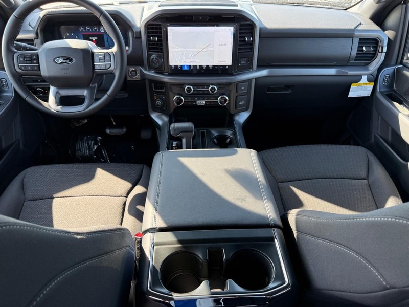 Ford F-150 Vehicle Full-screen Gallery Image 6