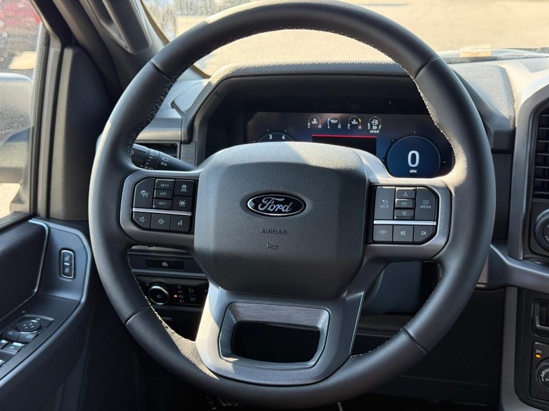 Ford F-150 Vehicle Full-screen Gallery Image 7