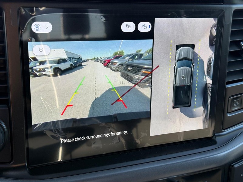 Ford F-150 Vehicle Full-screen Gallery Image 12