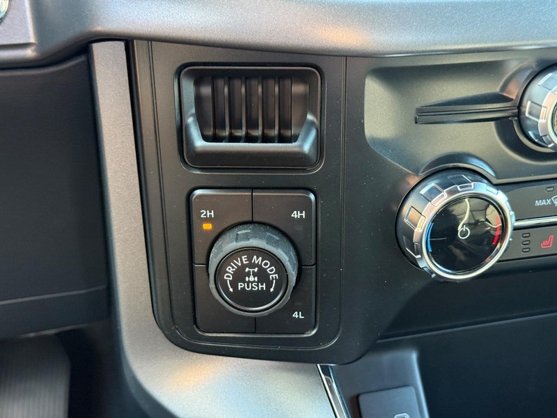 Ford F-150 Vehicle Full-screen Gallery Image 13