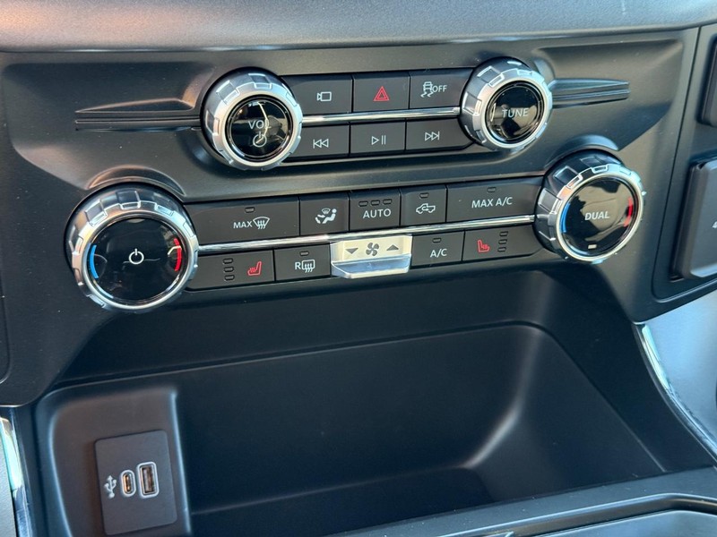 Ford F-150 Vehicle Full-screen Gallery Image 14