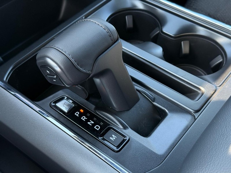 Ford F-150 Vehicle Full-screen Gallery Image 16