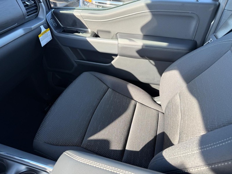 Ford F-150 Vehicle Full-screen Gallery Image 17